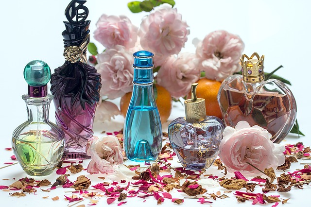 květiny a parfémy.jpg